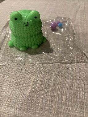 GREEN FROG TABA SQUISHY LIKE NEW